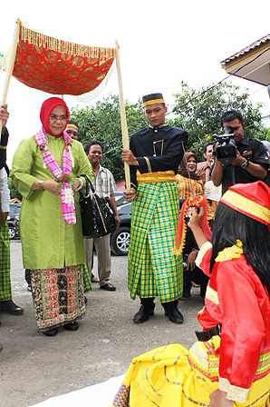 Prof Dr Lydia Disambut Angngaru di BPPNFI Regional V 